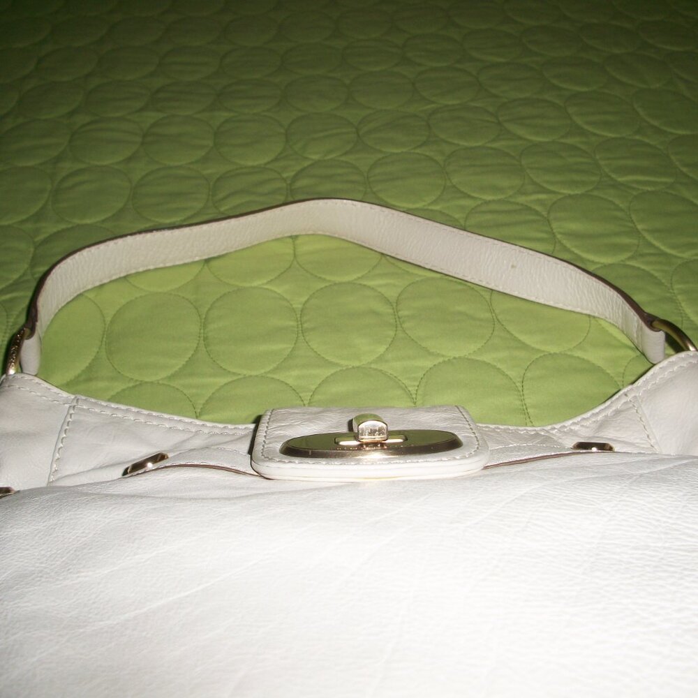 Michael Kors Vintage White Leather Shoulder Bag - Picture 4 of 16